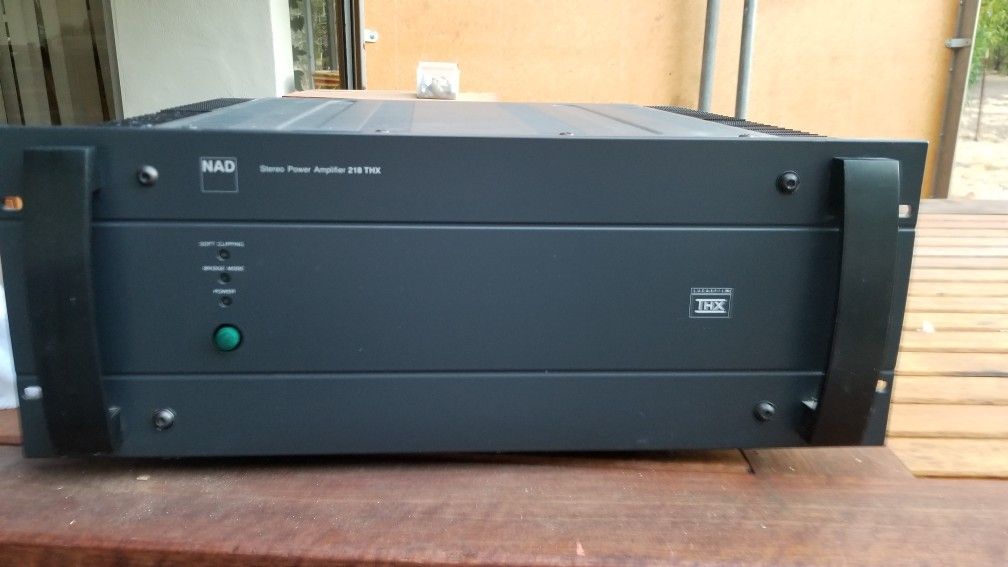 NAD 218 THX stereo amplifier