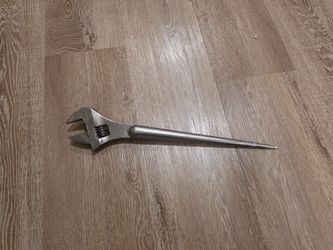 15.5" Spud Wrench