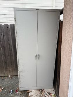 Metal cabinet