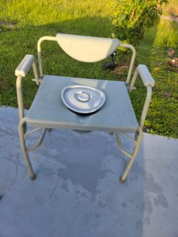 Bedside Commode Chair with Bucket and Lid