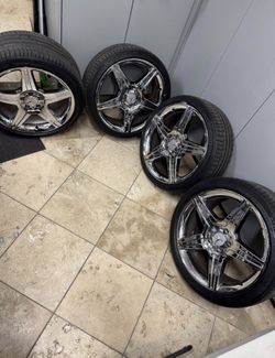 Mercedes sl AMG Wheels Tiers OEM 4SET  in excellent condition 