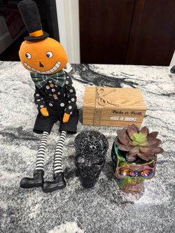 Halloween Decor Set of 4 Pieces