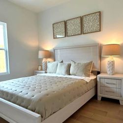 white queen bed