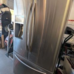 Samsung Refrigerator W Icemaker