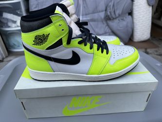 Nike Air Jordan Retro 1 High OG Visionaire Volt Sail Neon Size 13 - $100