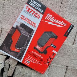 Milwaukee M18 jobsite speaker Bluetooth 5.3, USB-C, IP54...NEW_NUEVO $135 PRECIO FIJO_FIRM PRICE