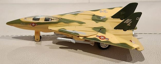 Hot Wheels F-14 Tomcat Fighter Jet Yellow & Green Die-Cast Plane 2012 E18