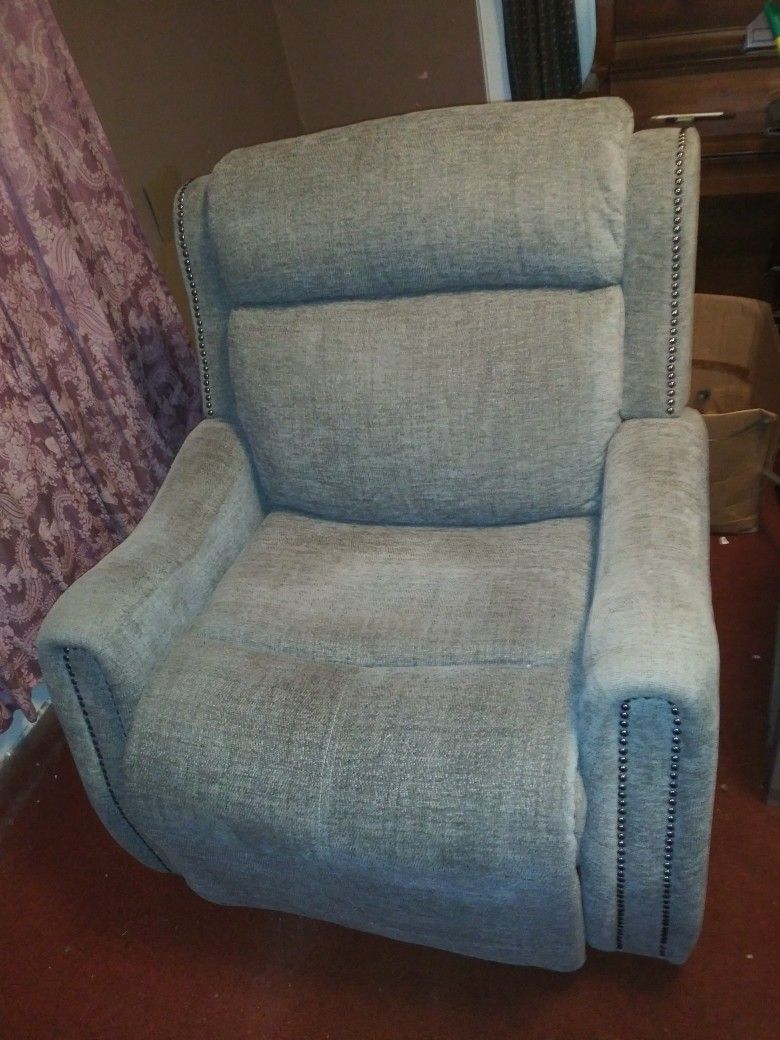 Broyl Hill Recling Power Fabric Recliner