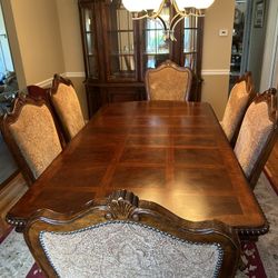 Traditional Dining room Set With China Cabinet