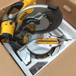 DeWalt 12" Compound Double Bevel Miter Saw>15 Amp,Corded