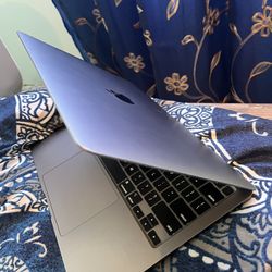 Like New 2020 13” MacBook Air 256gb