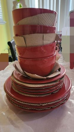 :
TAG 12-Piece Dinnerware Set - Service for 4 - Deep Red / Burgundy - New