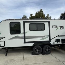2022 Winnebago Micro Minnie FLX