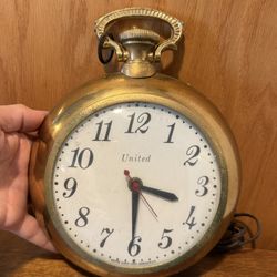 VTG Working UNITED CLOCK CORP Brooklyn NY U.S.A Mid Century Brass Eletric Clock