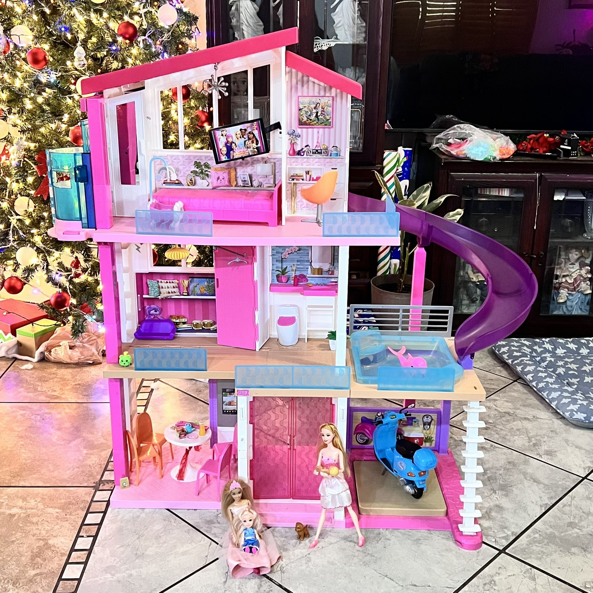 Barbies Dream House (Check Description For Details)
