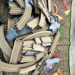 Thomas Plastic Train Track Lot 