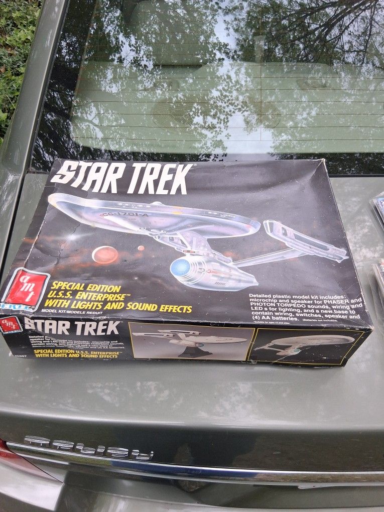 Star Trek U.S.S. Enterprise Model Kit