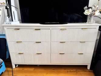 Fluted 6‑Drawer Dresser White + Gold (Hardwood)