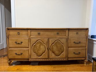 Dresser- Antique/Vintage dresser