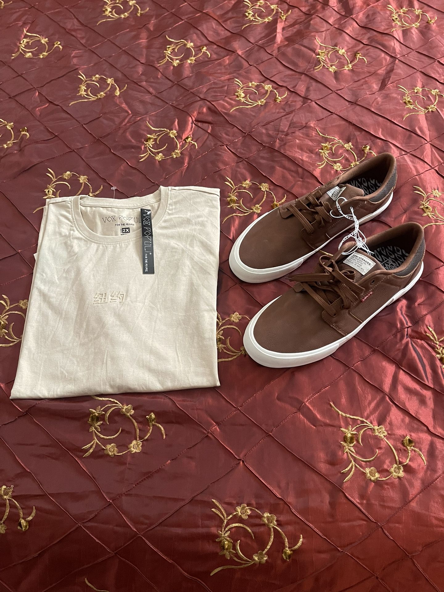 Levi’s Shoes & T Shirt