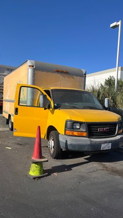 GMC 2010 BOX 16’ foot truck Delivery Ramp for easy load and unload  good engine good transmission good working truck
