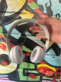 Beats Solo 4 Wireless Headphones – Used – Excellent Condition