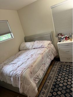 Full size bedroom with mattress