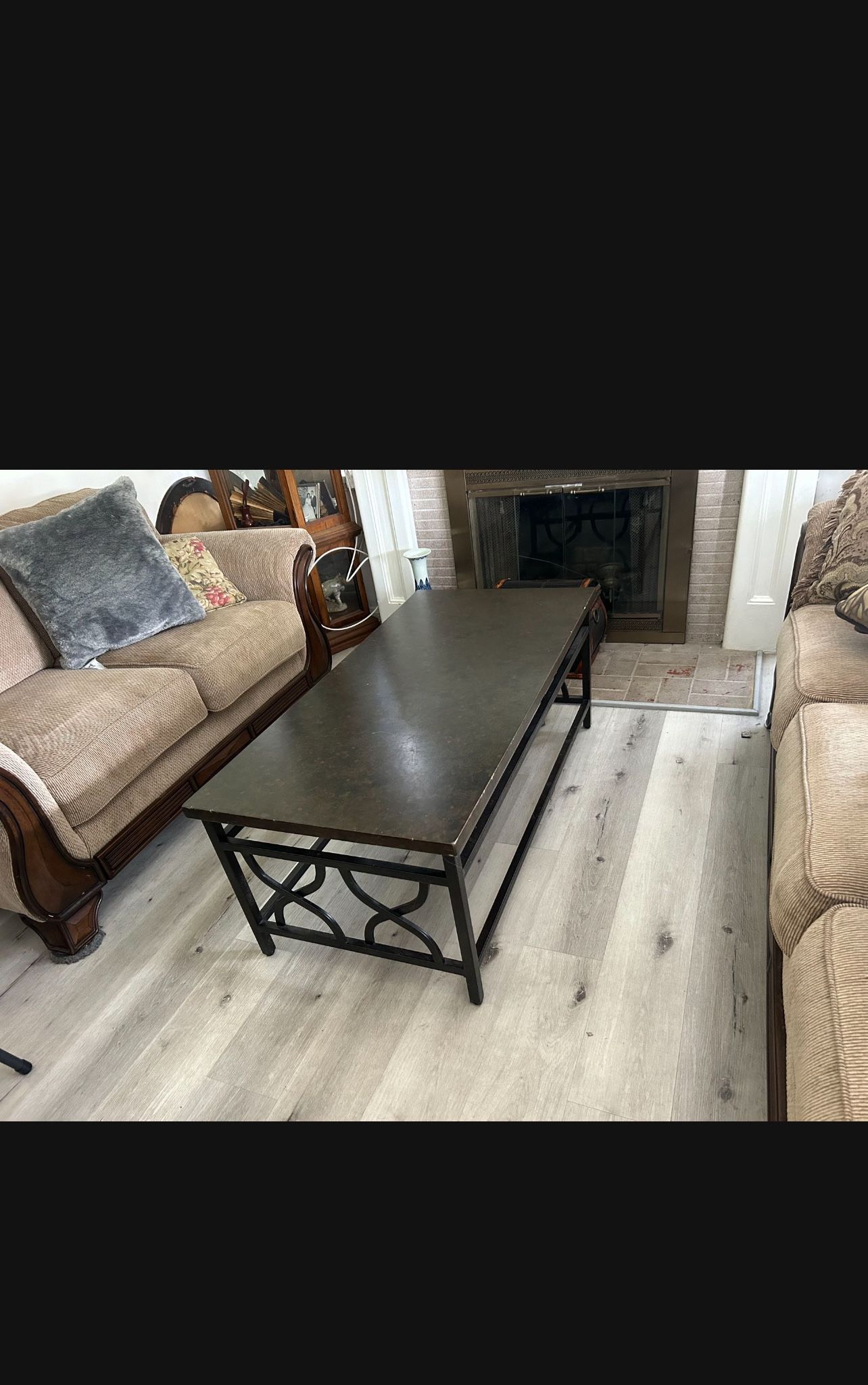 Table & 2 Matching End Tables / Good Condition 