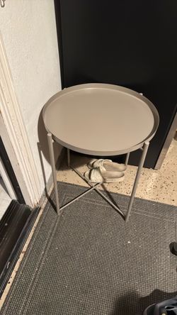Metal round table