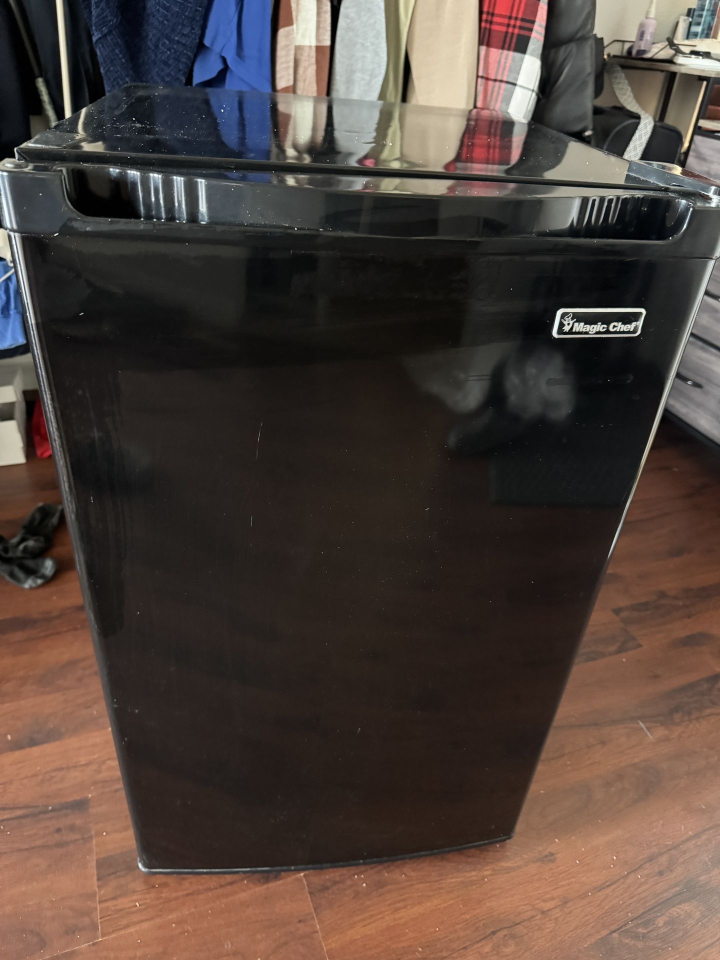 Fridge Magic Chef MCBR440BE