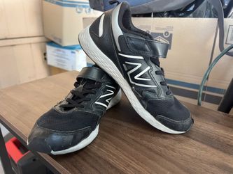Boys New Balance Size 5.5Y