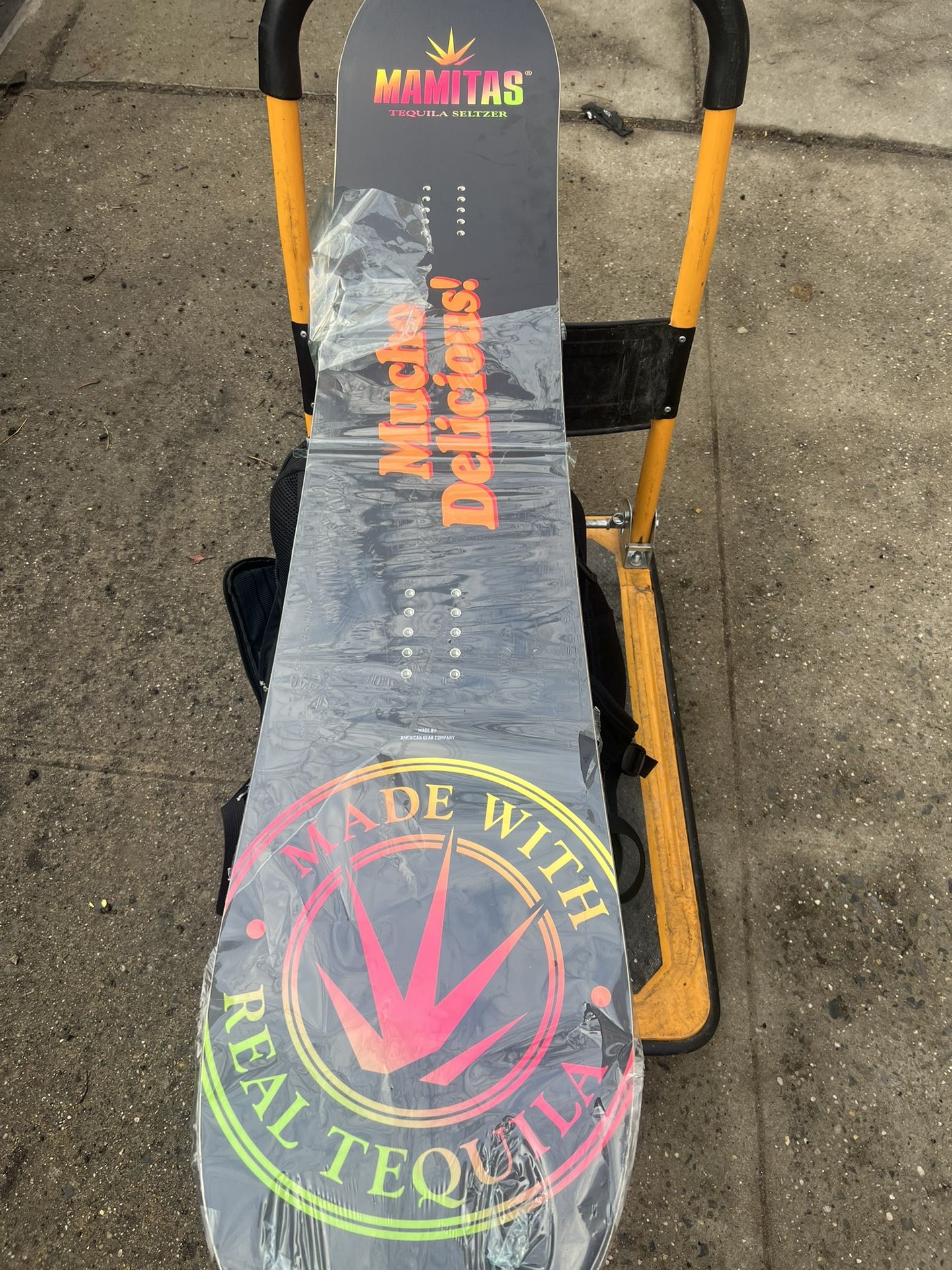 Mamitas Branded snowboard