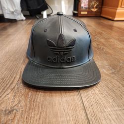 adidas Originals Trefoil Faux-Leather Snapback Flat-Brim Cap, one size fits all, good condition.
