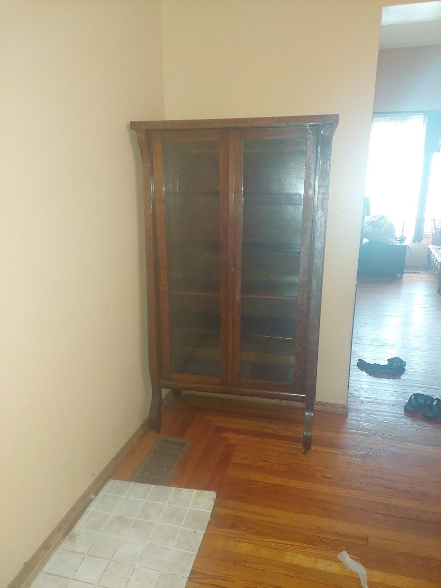 Vintage Cabinet/showcase/China Cabinet