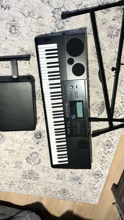 Casio WK-6600 76-Key Keyboard/Piano – Great Condition