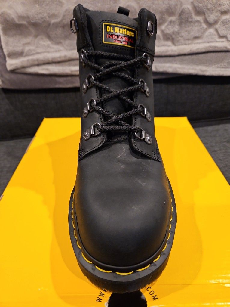 DR. MARTENS HOLKHAM SD BRAND NEW SIZE 10 MEN