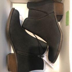 Kensie Ladies' Short Boots - Size 7 - NEW!! 