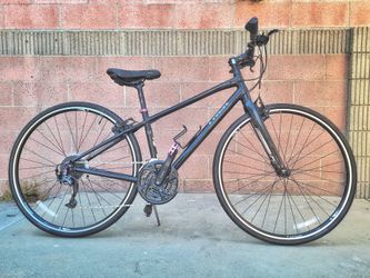 Trek 7.3 FX Hybrid Bike – Excellent / Like New Condition (Small / 15-17") for riders 5’2” to 5’7”