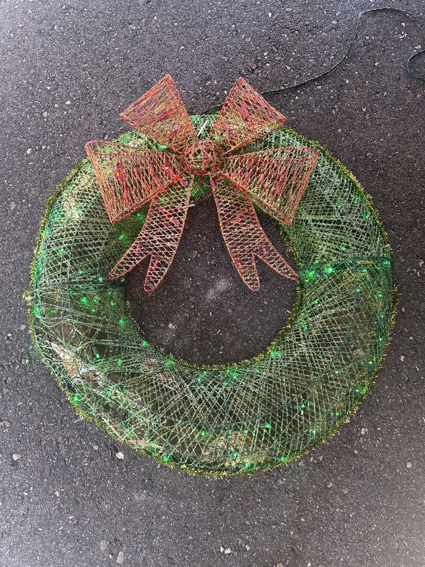 24" Pre-Lit Outdoor Christmas Wreath with 140 LED Lights and Bow, Lighted Metal Christmas Wreath Decoration