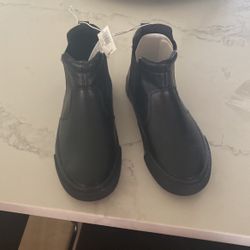 Boys Shoes Size 2