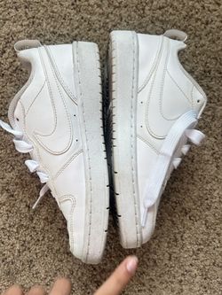 White nike shoes