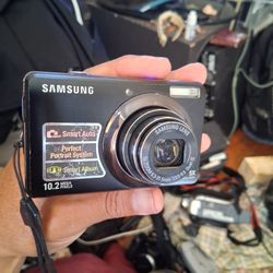 Samsung SL420 Digital Camera 