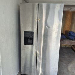 Refrigerator 