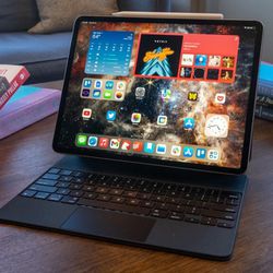 iPad Pro 12.9, Gen5, 1TB, With Magic Keyboard And Apple Pencil