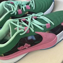 Men’s Basketball Nike Shoes Size 10 New