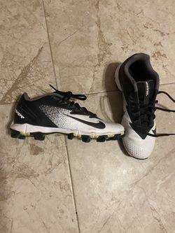 Nike Tenni Shoes Size 4 Y