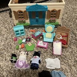 Calico Critters Walk-in Health Clinic with Accessories and Dolls
