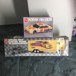 AMT Kodak Film Olds & Racing Team Transport Kit