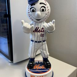 Mr. Met Limited Edition Statue
