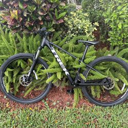 Trek Marlin 5 Mountain Bike – Excellent Condition – 15.5 Frame